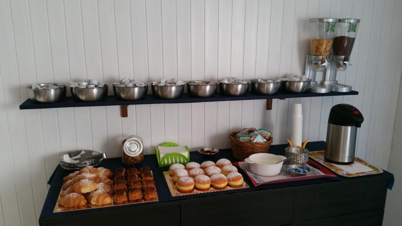 Fiorina Bed&Breakfast - Colazione Fino A Mezzogiorno - Beach Village Gratuito - Aquafan25 Oltremare20 Riccione Exterior foto