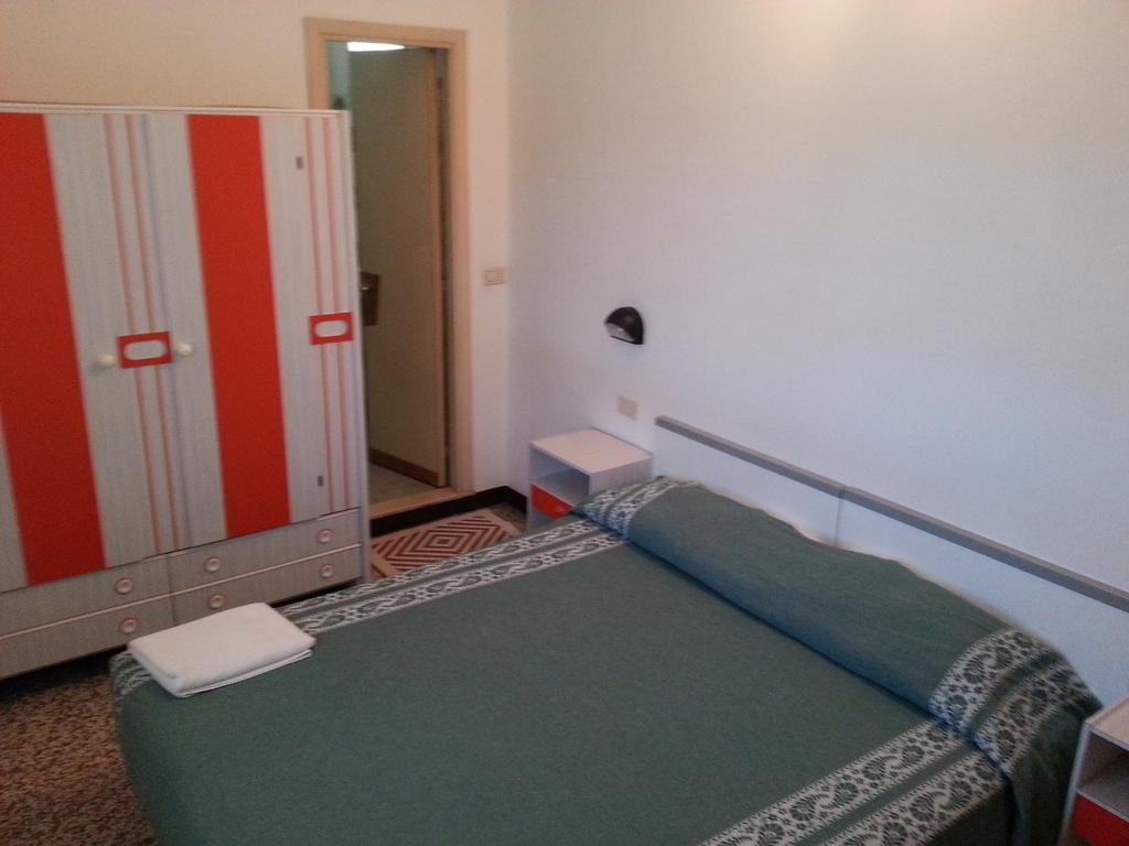 Fiorina Bed&Breakfast - Colazione Fino A Mezzogiorno - Beach Village Gratuito - Aquafan25 Oltremare20 Riccione Zimmer foto