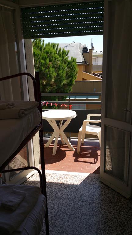 Fiorina Bed&Breakfast - Colazione Fino A Mezzogiorno - Beach Village Gratuito - Aquafan25 Oltremare20 Riccione Exterior foto
