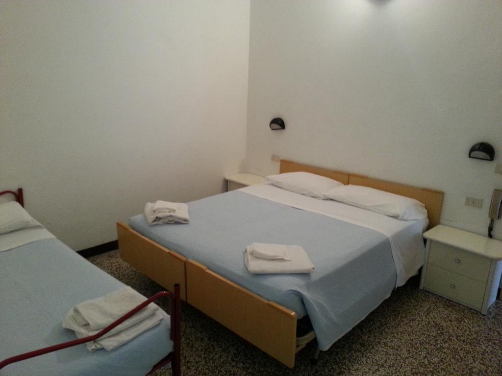 Fiorina Bed&Breakfast - Colazione Fino A Mezzogiorno - Beach Village Gratuito - Aquafan25 Oltremare20 Riccione Exterior foto