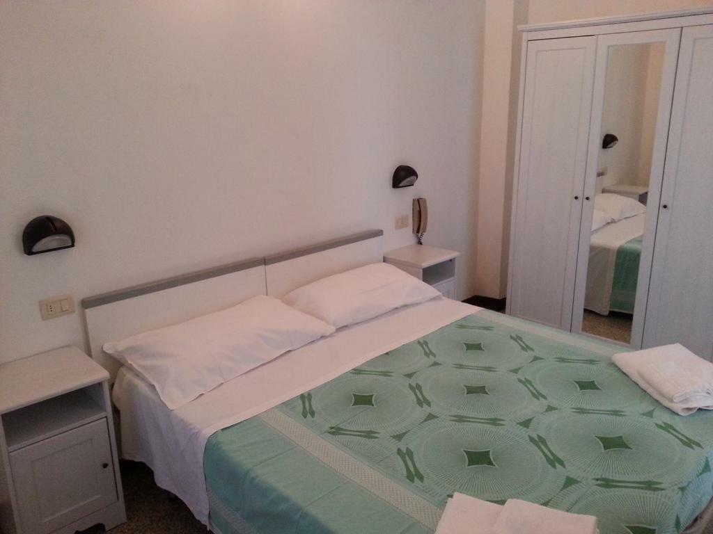 Fiorina Bed&Breakfast - Colazione Fino A Mezzogiorno - Beach Village Gratuito - Aquafan25 Oltremare20 Riccione Exterior foto